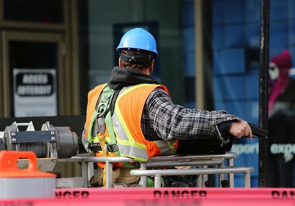 construction-worker-gc96d15467_640