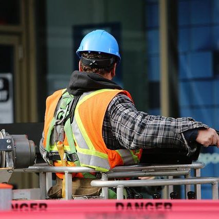 construction-worker-gc96d15467_640