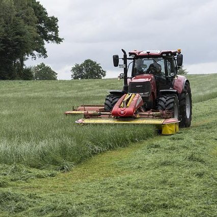 mowing-g6d573a016_640